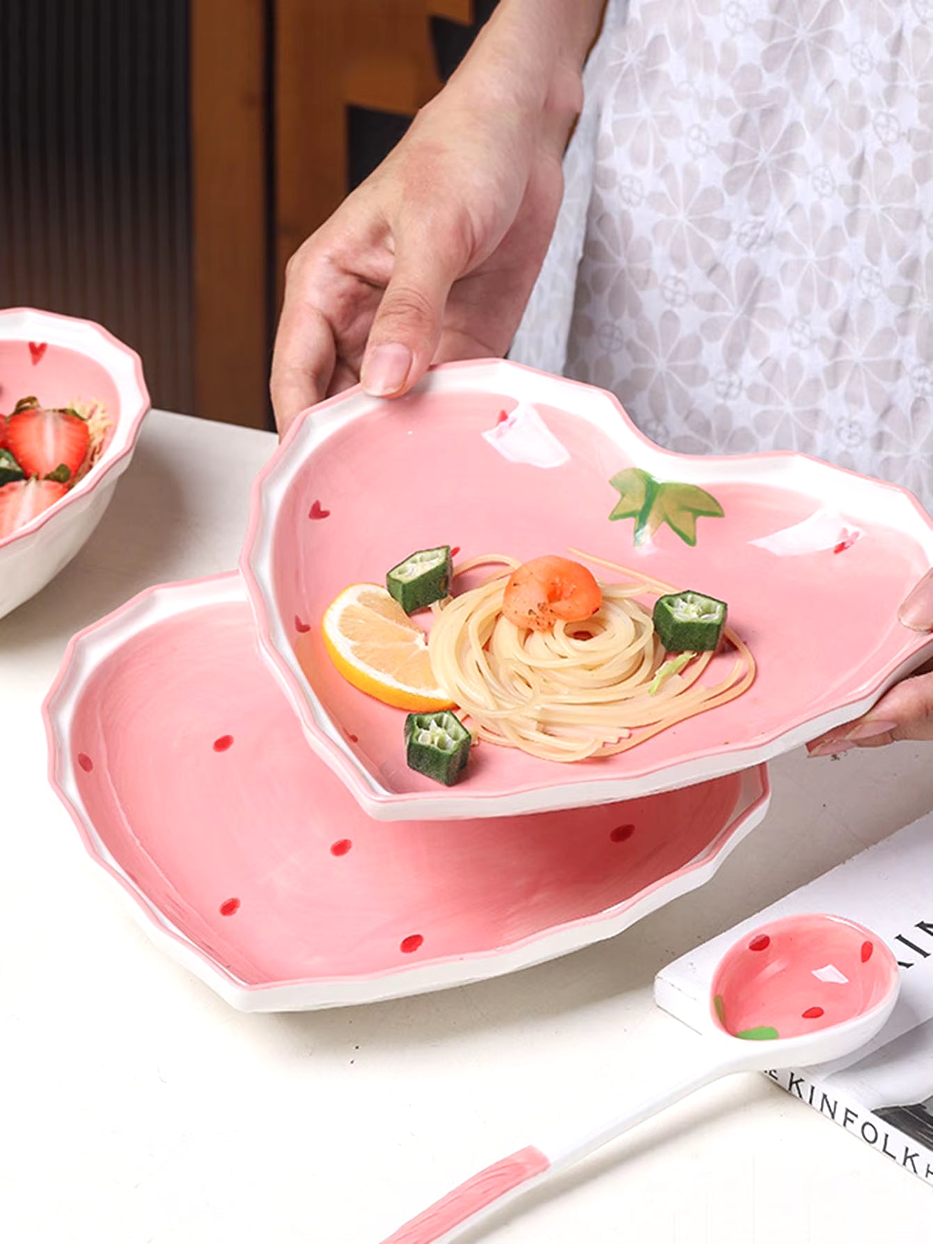 3Pcs Strawberry Bowl Spoon Plate Set Beautiful Girl Heart Bowl Salad Bowl Dessert Household Tableware